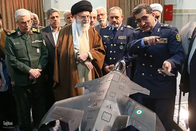 بازدید رهبر انقلاب از نمایشگاه دستاوردهای صنعت دفاعی کشور