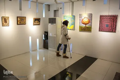 نمایشگاه گروهی آثار هنرهای تجسمی و صنایع دستی هنرمندان توان‌یاب «جلوه‌های هنر»در گالری مهر هنر 