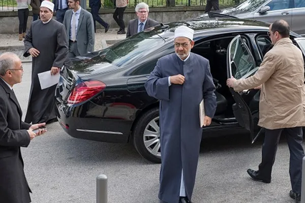 الأزهر يفتي بحرمة الإساءة إلى متوفي 