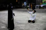 آقای چراغ‌پور در حال آموزش دادن به گروه تعزیه برای اجرا در روز اربعین است. او نقش راوی را در گروه تعزیه دارد.