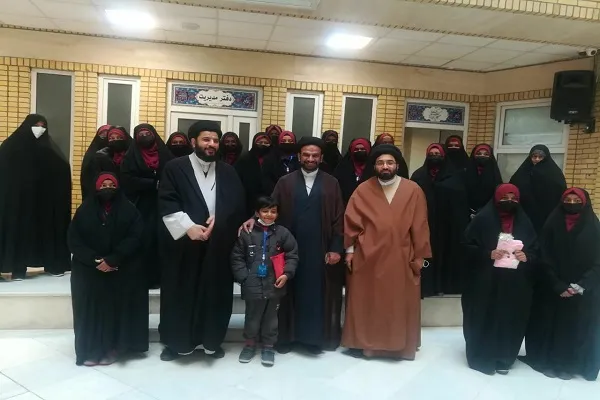 بازدید 23 نفر از بانوان ردای زینب شهر کراچی پاکستان از جامعةالقرآن + عکس