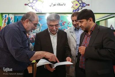 بازدید سیدحمیدرضا طیبی، رئیس جهاددانشگاهی از نمایشگاه قرآن کریم