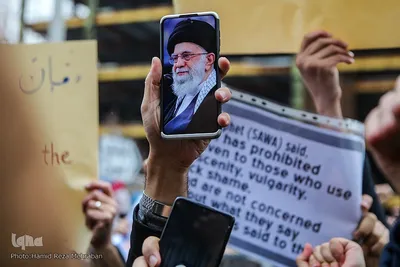 تجمع مردمی دانشجویی مقابل سفارت فرانسه