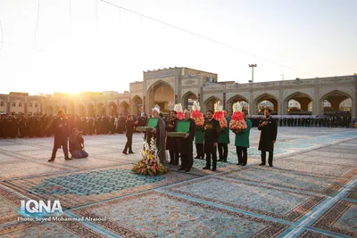 تعویض پرچم گنبد رضوی همزمان با آغاز ماه ربیع‌الاول
