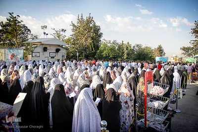 اقامه نماز عیدسعید فطر در امام زادگان پنج تن(ع) لویزان