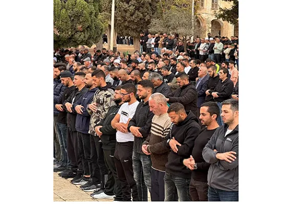 حضور ۷۰ هزار فلسطینی در نماز جمعه مسجد الاقصی