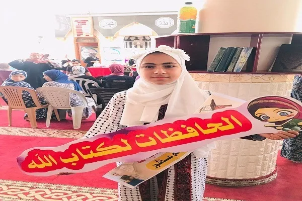 یوې ۱۳کلنې فلسطینۍ جینۍ په یوې میاشتې کې ټول قرآن حفظ کړ