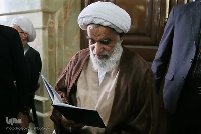 Ayatollah Fateminia in Qom beigesetzt