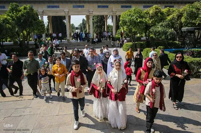 گلباران آرامگاه حافظ
