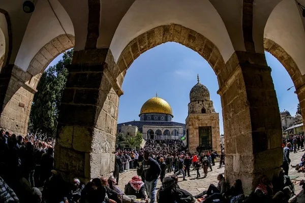الفلسطينيون يحيون يوم القدس والآلاف منهم يتوجهون إلى الأقصى