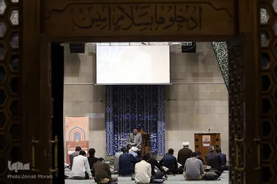 کرسی تلاوت و تدبر در قرآن کریم در مسجد دانشگاه تهران