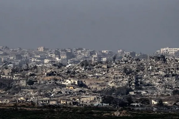Katil İsrail'in Gazze'ye düzenlediği saldırılarda 10 Filistinli hayatını kaybetti