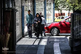 پارک خودرو در مسیر عابرین پیاده