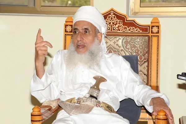 مفتي سلطنة عمان یستشهد بالقرآن للردّ على فتاوى تحرّم قتال جيش الإحتلال