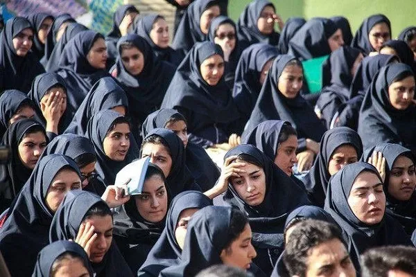 ارائه آموزش‌ و خدمات ویژه سلامت برای دختران نوجوان