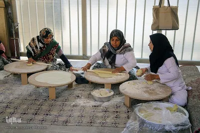 پخت نان سنتی صلواتی در حرم شاهچراغ(ع)‎‎