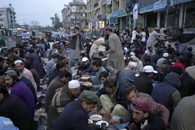 مسلمانان روزه دار در ماه مهمانی خدا