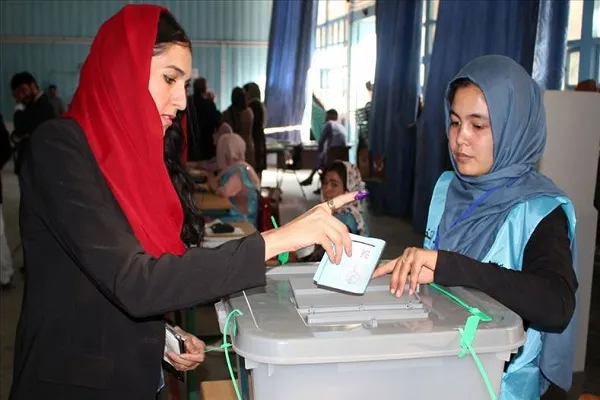 Afganistan'da halk sandık başında