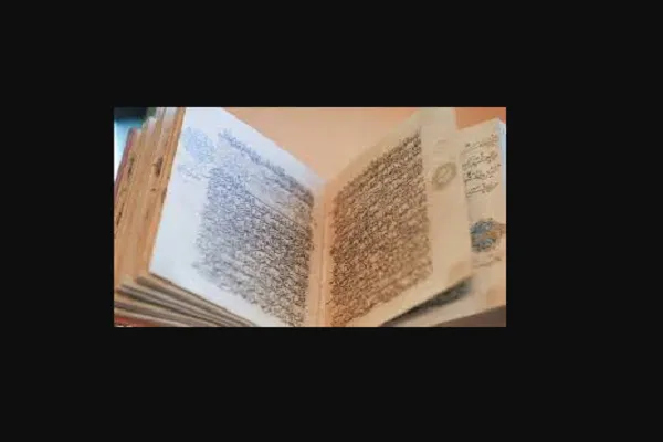 Penganugerahan al-Quran tulisan khat tokoh agung dunia Islam kepada ICESCO