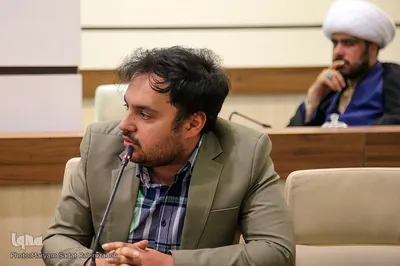 نشست صمیمانه فعالان مردمی فرهنگ و هنر استان فارس با محمدمهدی اسماعیلی، وزیر فرهنگ و ارشاد اسلامی