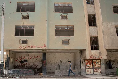 تا به امروز آثار جنگ در شهر خرمشهر مشهود است و بسیاری از ساختمان‌ها بعد از جنگ بازسازی نشده‌اند. 