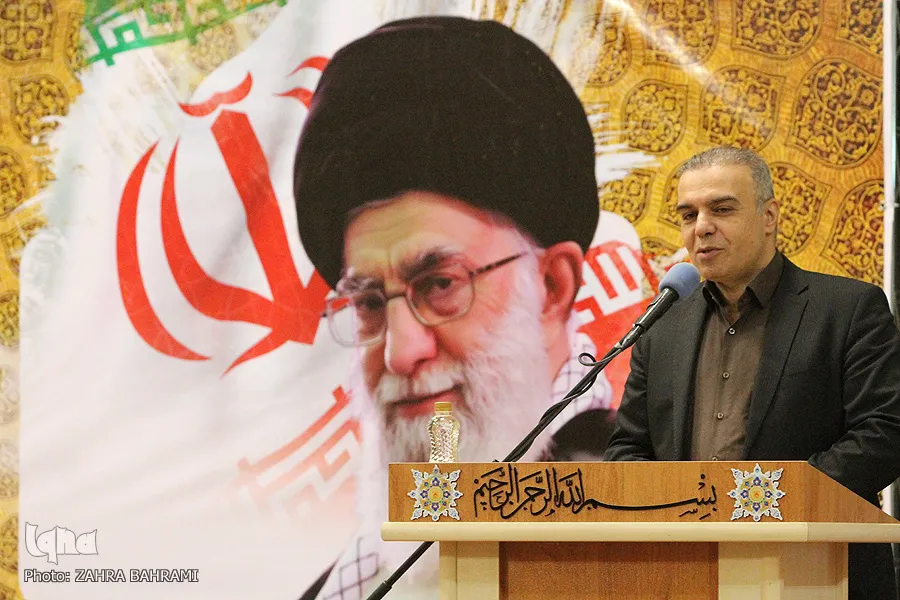 اقامه نماز انسان را خودباور می‌کند