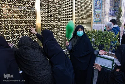 حفظ امنیت  زائران نیز مقوله مهمی است و  خدام بخش انتظامات تذکرات لازم را به زائران در راستای مراقبت از اشیاء قیمتی خود  می دهند.