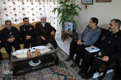 دیدار نمایندگان جامعه قرآنی با خانواده ناخدا سوم شهید علی اصغر سلیمانی، از شهدای قرآنی نیروی دریایی ارتش