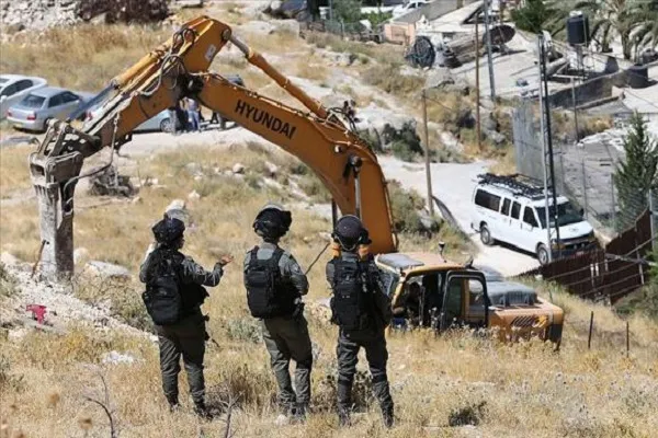 Siyonist Rejim Batı Şeria'da 2 Filistinli aileyi evsiz bıraktı