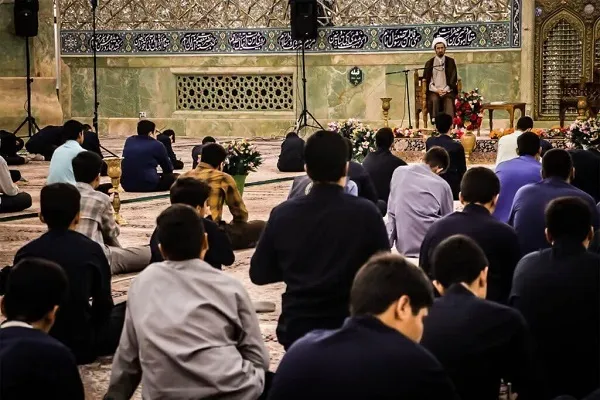 آموزش «آداب خادمی» به ۱۴۰ خادم نوجوان حرم بانوی کرامت