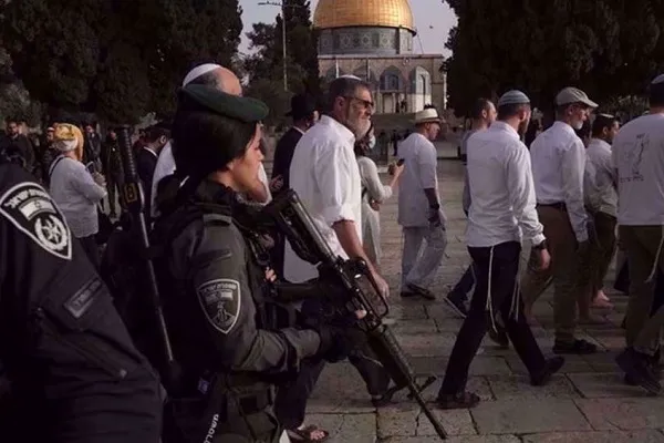 Illegal Settlers Storm Al-Aqsa Mosque under Israeli Forces Protection