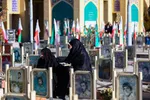 آیین ملی میهمانی لاله‌ها در گلستان شهدای اصفهان