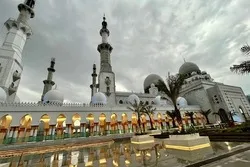 Katulad ng Malaking Moske ng Sheikh Zayed na Ipapasinayaan sa Indonesia sa Susunod na Buwan
