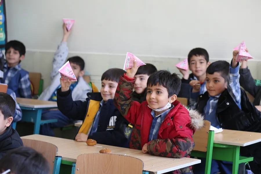 توزیع شیر رایگان برای ۱۱۱ هزار دانش‌آموز چهارمحال‌وبختیاری آغاز شد + عکس