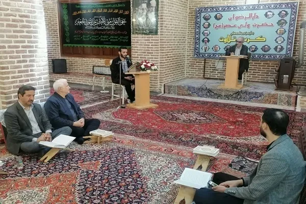 کرسی تلاوت در مسجد استاد و شاگرد تبریز