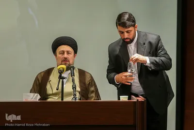ادای احترام مهمانان کنفرانس وحدت به امام راحل