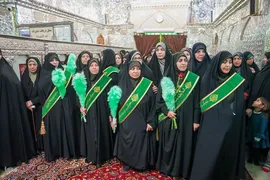 آیین غبارروبی حرم مطهر حضرت احمدبن موسی الکاظم علیهماالسلام، با حضور خانواده‌های مکرم شهدا