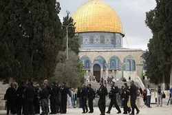 Wasu Yahudawa Sun Kutsa Kai Cikin Masallacin Quds Sanye Da Kayan Musulmi