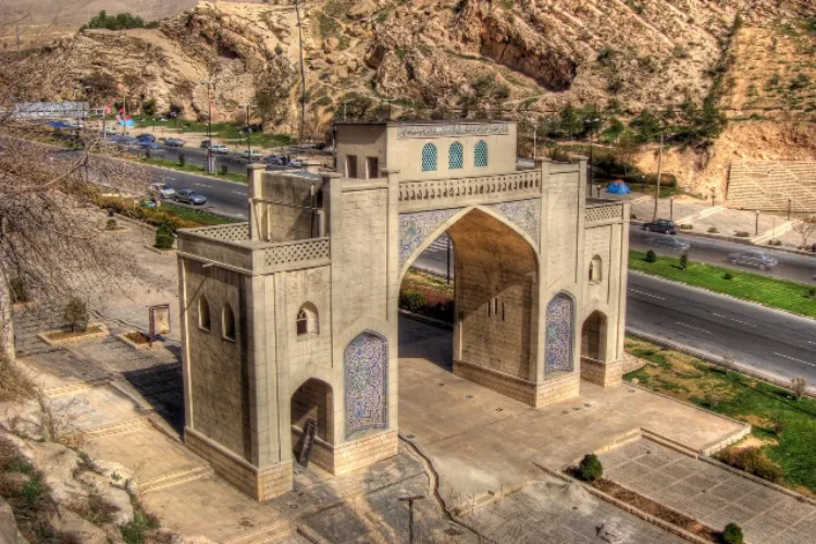 کلید دروازه قرآن در اختيار شهرداری شیراز است