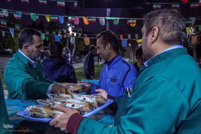 فیض خدمت در چایخانه امام رضا(ع) در شیراز