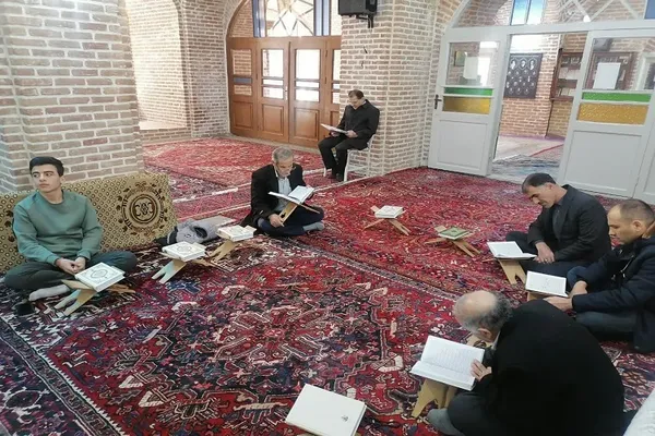 کرسی تلاوت مسجد استاد شاگرد تبریز