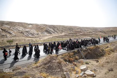 زائران پیاده امام رضا(ع)