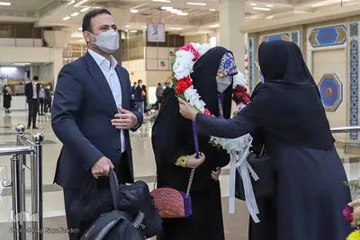 مراسم استقبال از مریم سبزه‌زاری، نفر نخست رشته قرائت تحقیق هفتمین دوره مسابقات دانش‌آموزان جهان اسلام در فرودگاه بین‌المللی شهید سپهبد قاسم سلیمانی اهواز