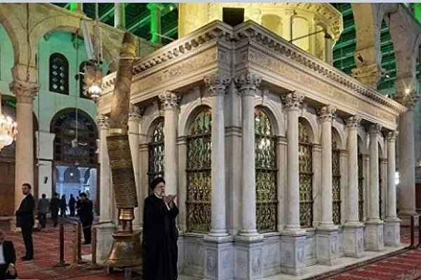 صلاة الرئيس الإيراني في الجامع الأموي بدمشق.. ما هي الدلالات السياسية والدينية؟