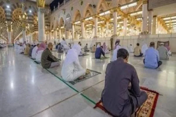 Suudi Arabistan Diyanet İşleri: Camilerde yer tutulması caiz değil