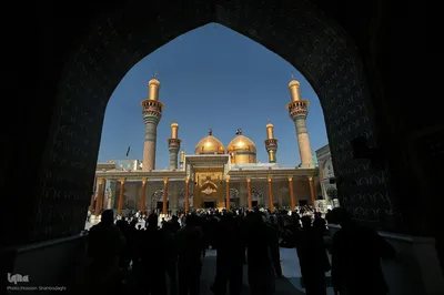 زائران اربعین حسینی در حرم کاظمین