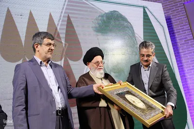 تجلیل از کارآفرین برتر یزدی در رویداد هفت سرو