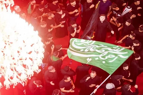 عزاداری عاشقان حسینی(ع) در بین‌الحرمین + عکس