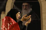 حال و هوای مصلی ساعاتی قبل از شروع مراسم وداع رهبر شهید