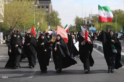 تجمع کودکان و نوجوانان در چهلمین روز شهادت دانش‌آموزان مینابی